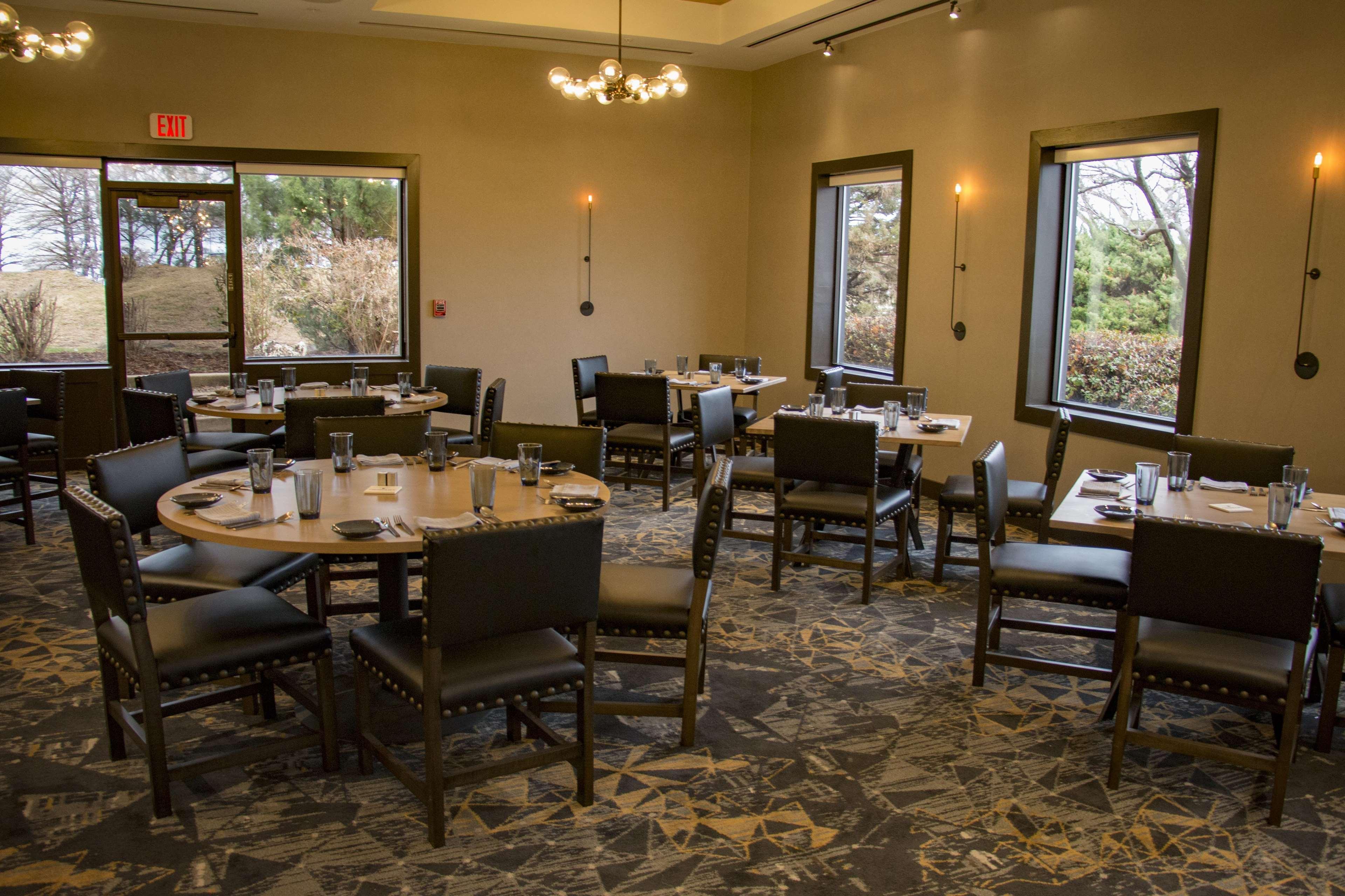 מלון Doubletree By Hilton Wichita Airport מראה חיצוני תמונה