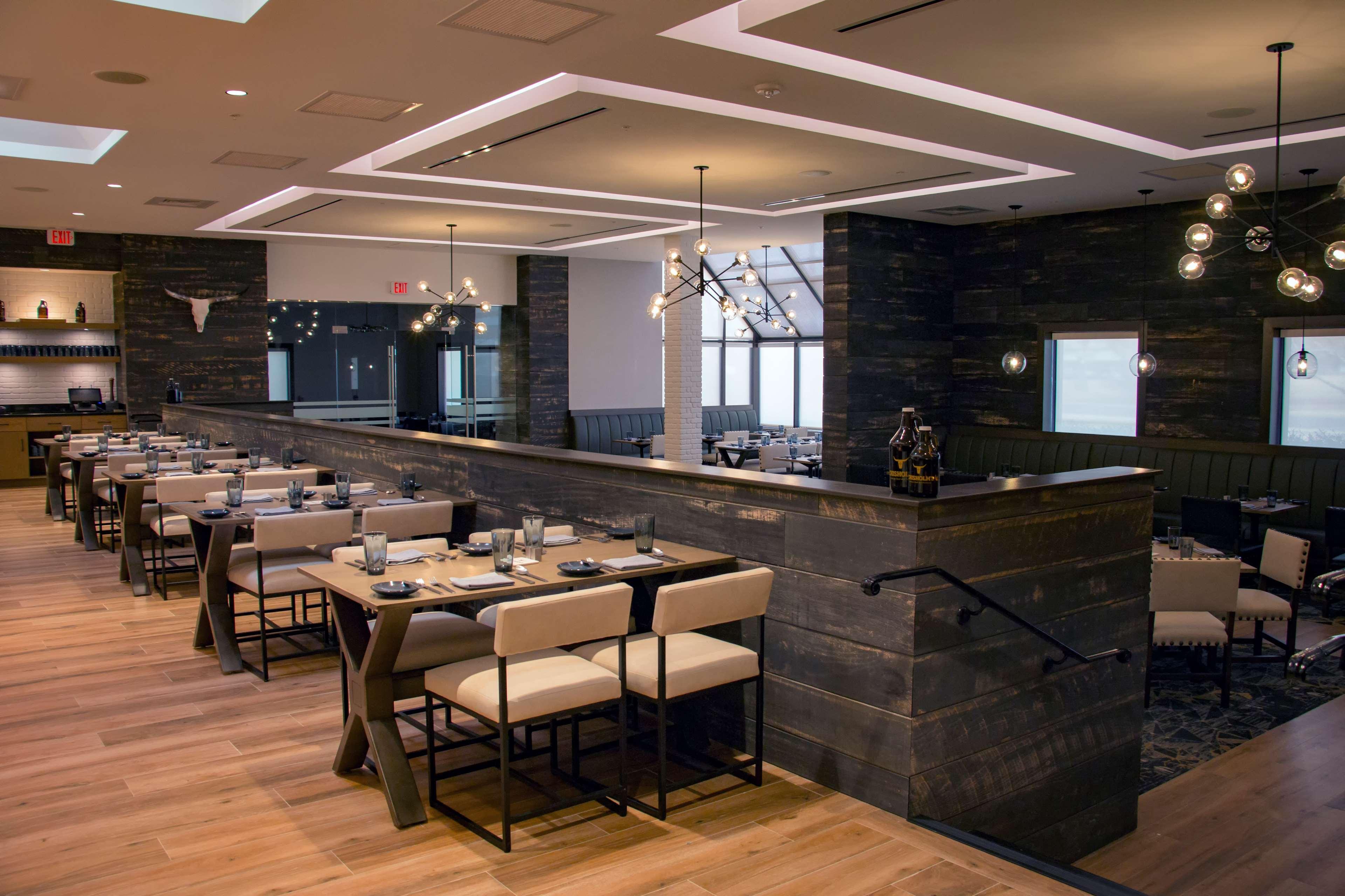 מלון Doubletree By Hilton Wichita Airport מראה חיצוני תמונה