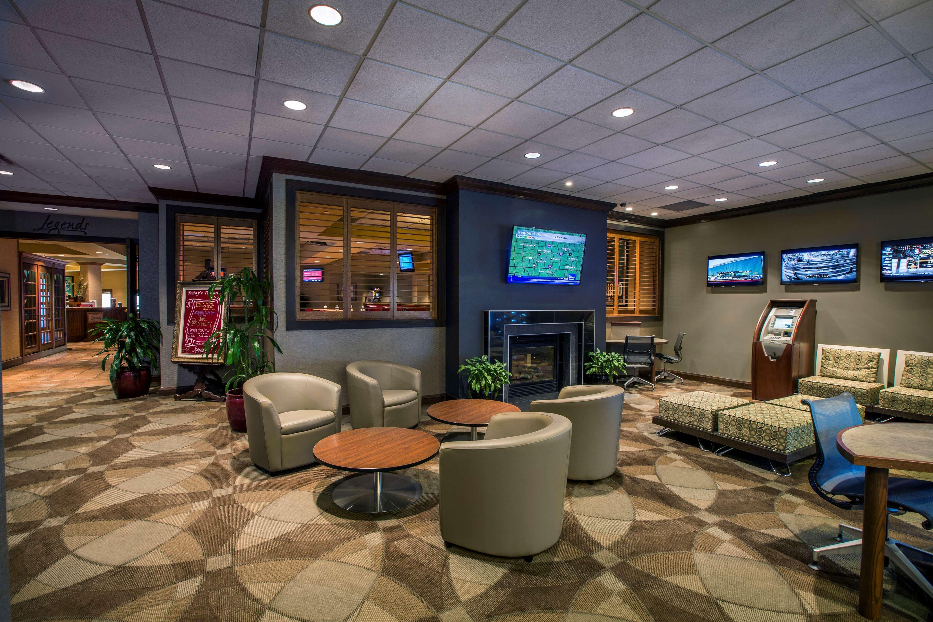 מלון Doubletree By Hilton Wichita Airport מראה פנימי תמונה