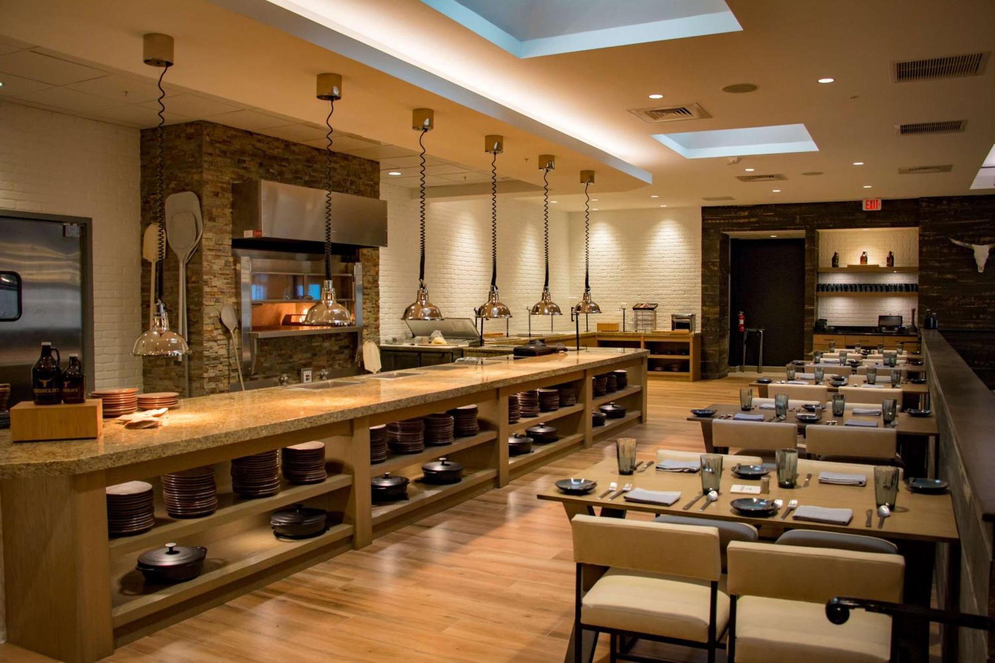 מלון Doubletree By Hilton Wichita Airport מראה חיצוני תמונה