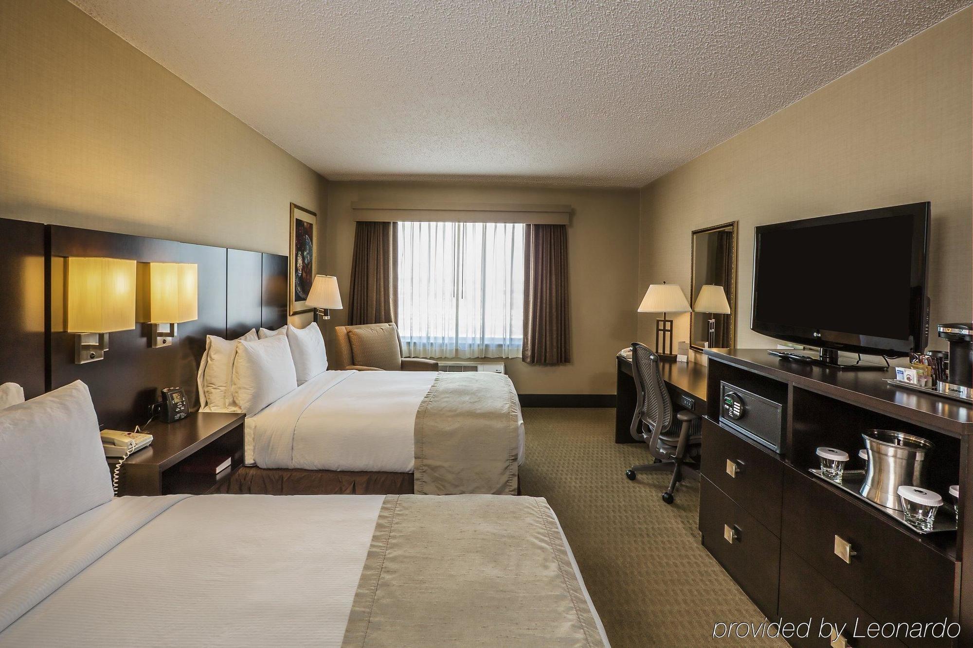 מלון Doubletree By Hilton Wichita Airport מראה חיצוני תמונה