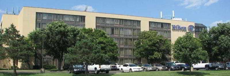 מלון Doubletree By Hilton Wichita Airport מראה חיצוני תמונה