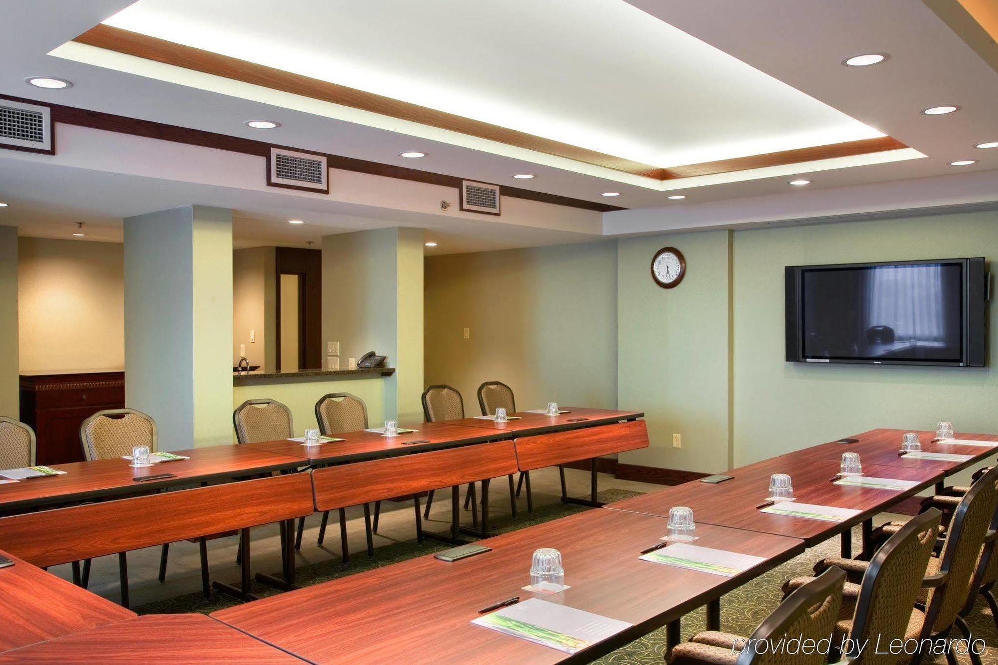 מלון Doubletree By Hilton Wichita Airport מתקנים תמונה