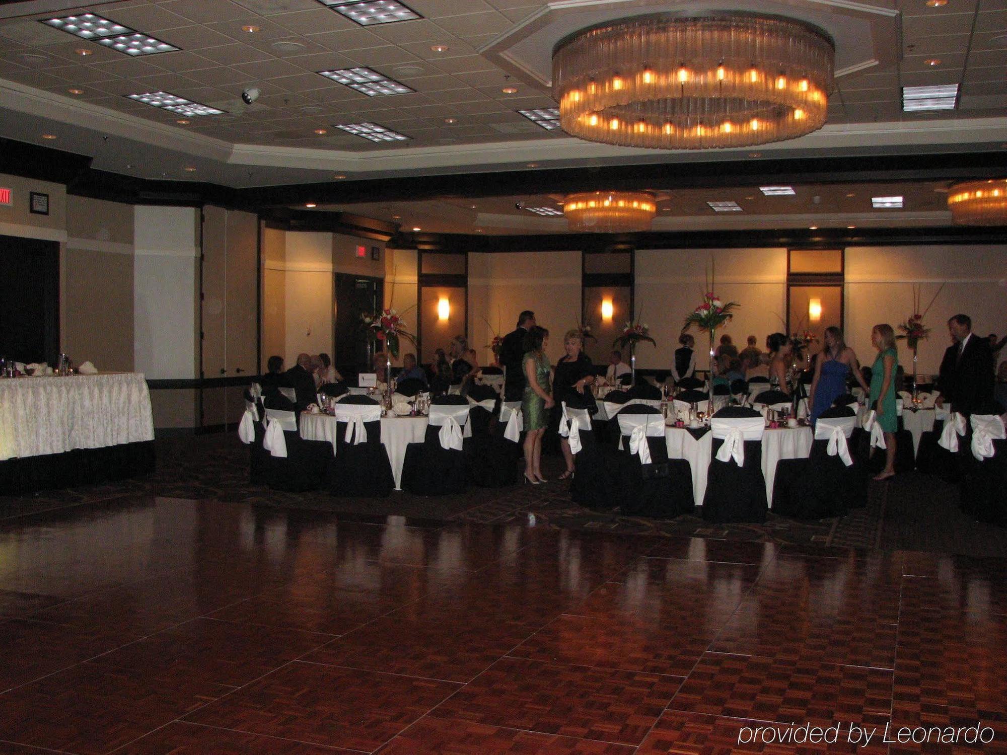 מלון Doubletree By Hilton Wichita Airport מראה חיצוני תמונה