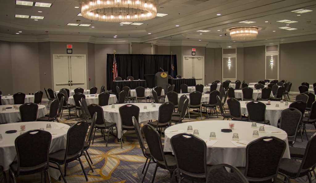 מלון Doubletree By Hilton Wichita Airport מסעדה תמונה