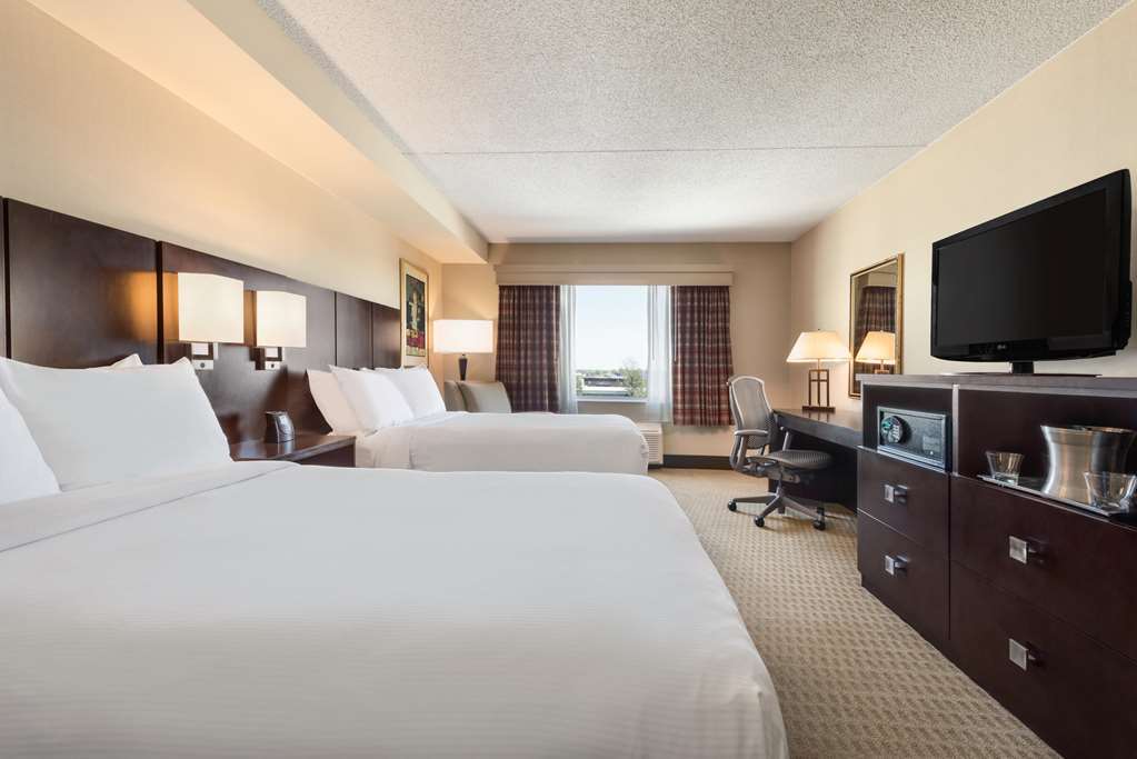 מלון Doubletree By Hilton Wichita Airport חדר תמונה